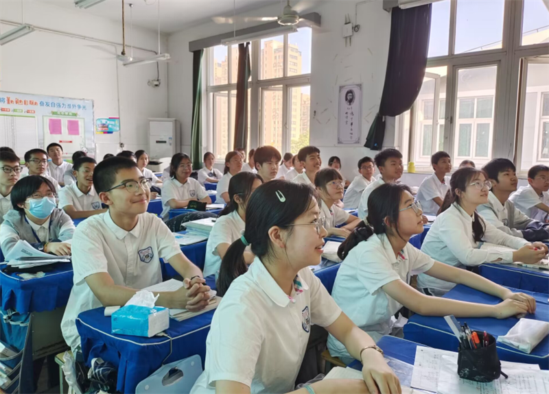 父爱如山伴前行，奋斗实干赢未来